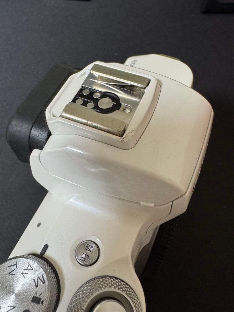 Canonミラーレス一眼カメラEOS Kiss M ダブルズームキット ホワイト