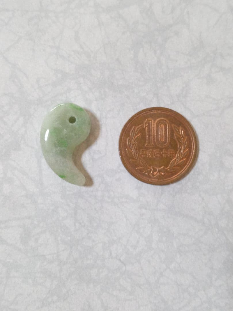 天然石 糸魚川 翡翠 ヒスイ 勾玉 ①