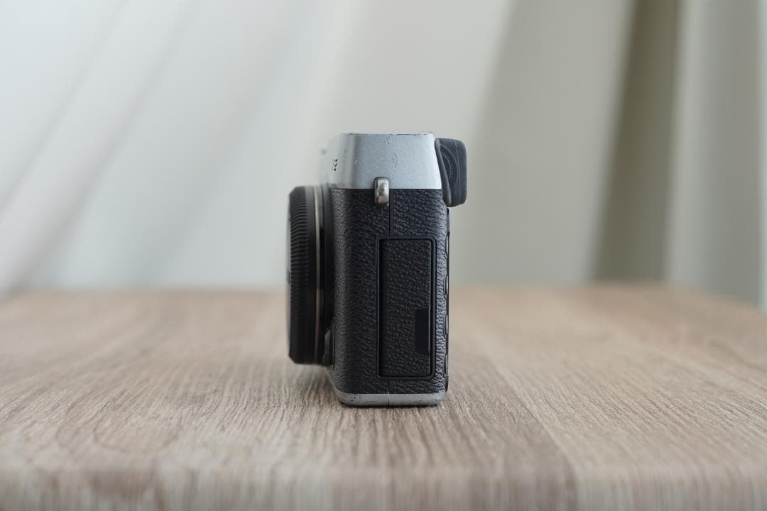 FUJIFILM X-E2 ボディ シルバー ミラーレスカメラ 富士フイルム