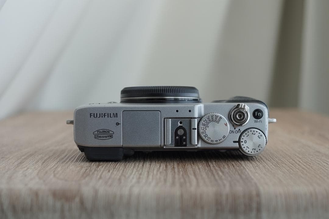 FUJIFILM X-E2 ボディ シルバー ミラーレスカメラ 富士フイルム