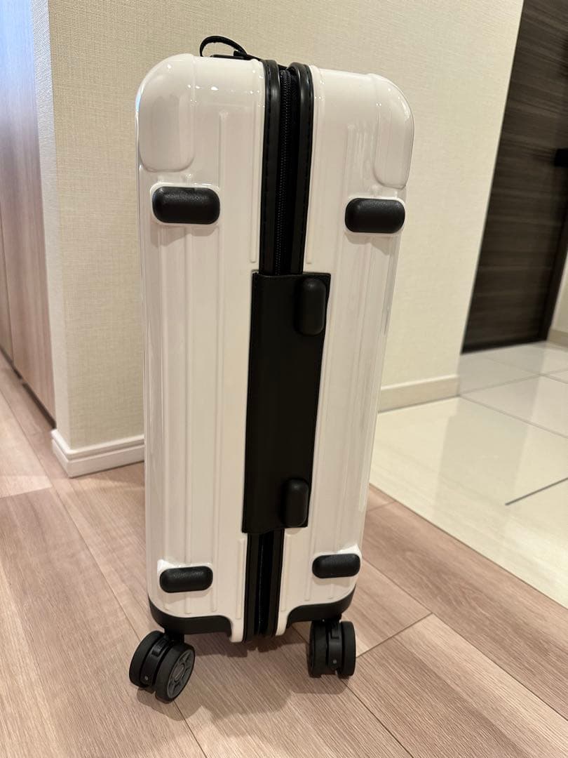 リモワ×ポルシェ　キャリーケース32L