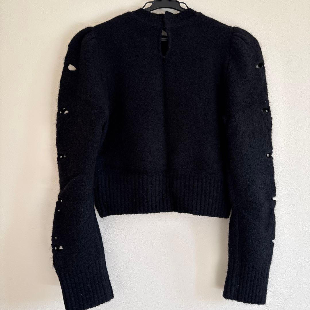 黒 カットアウトデザイン クロップドニット