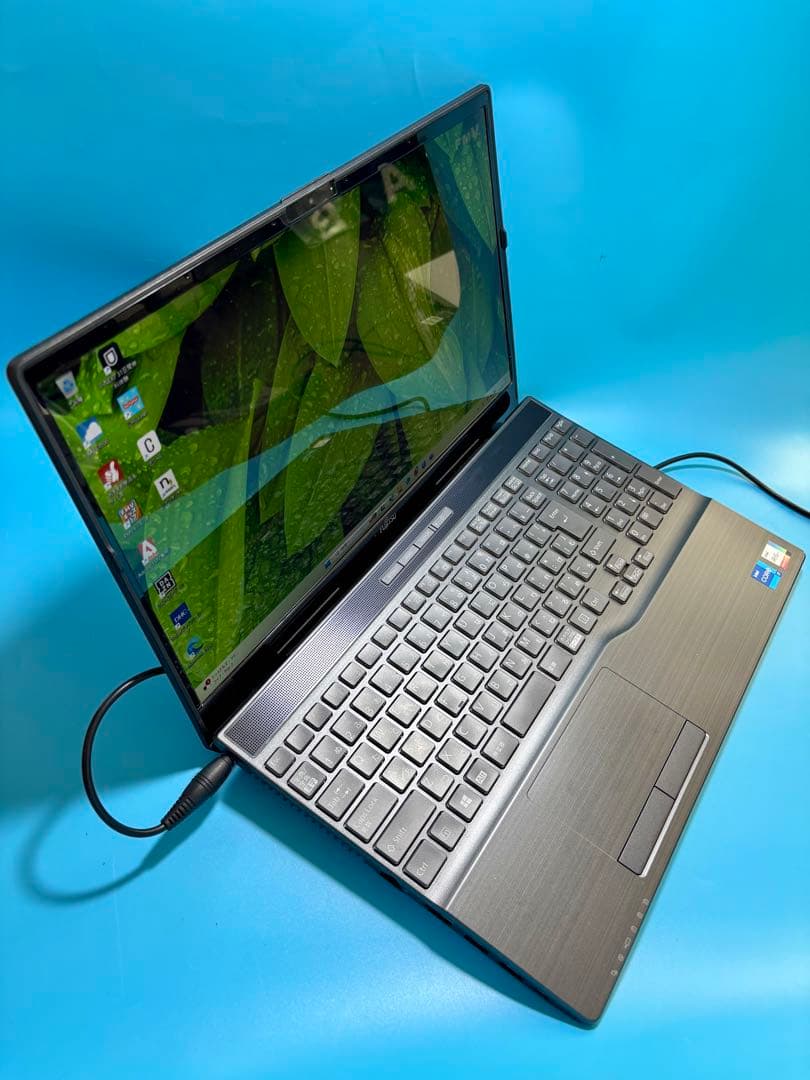 富士通 LIFEBOOK AH53/E3 i7 1165G7 SSD 2TB