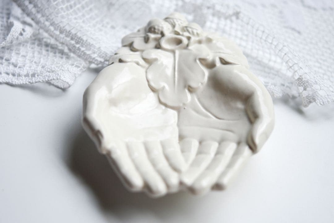 ホワイト 手の形状の皿　ハンドトレイ　ヴィンテージ