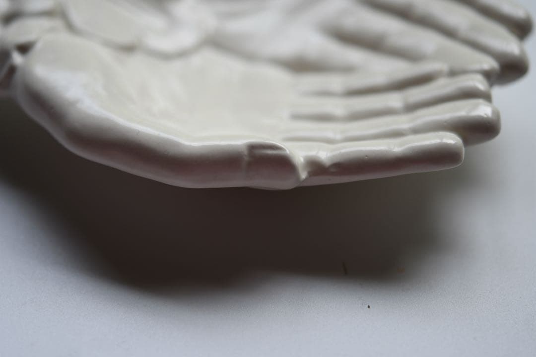 ホワイト 手の形状の皿　ハンドトレイ　ヴィンテージ