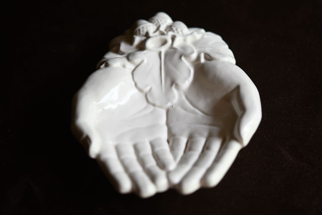 ホワイト 手の形状の皿　ハンドトレイ　ヴィンテージ