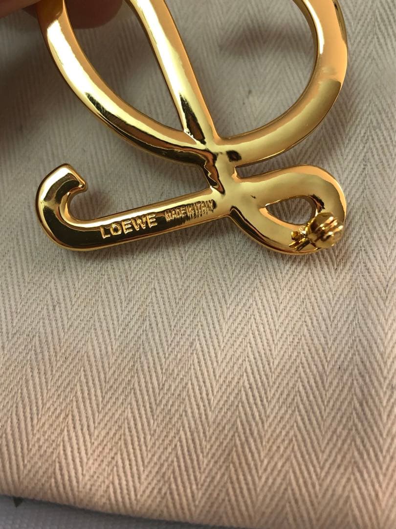 ロエベ　パールブローチ　ゴールド　超美品