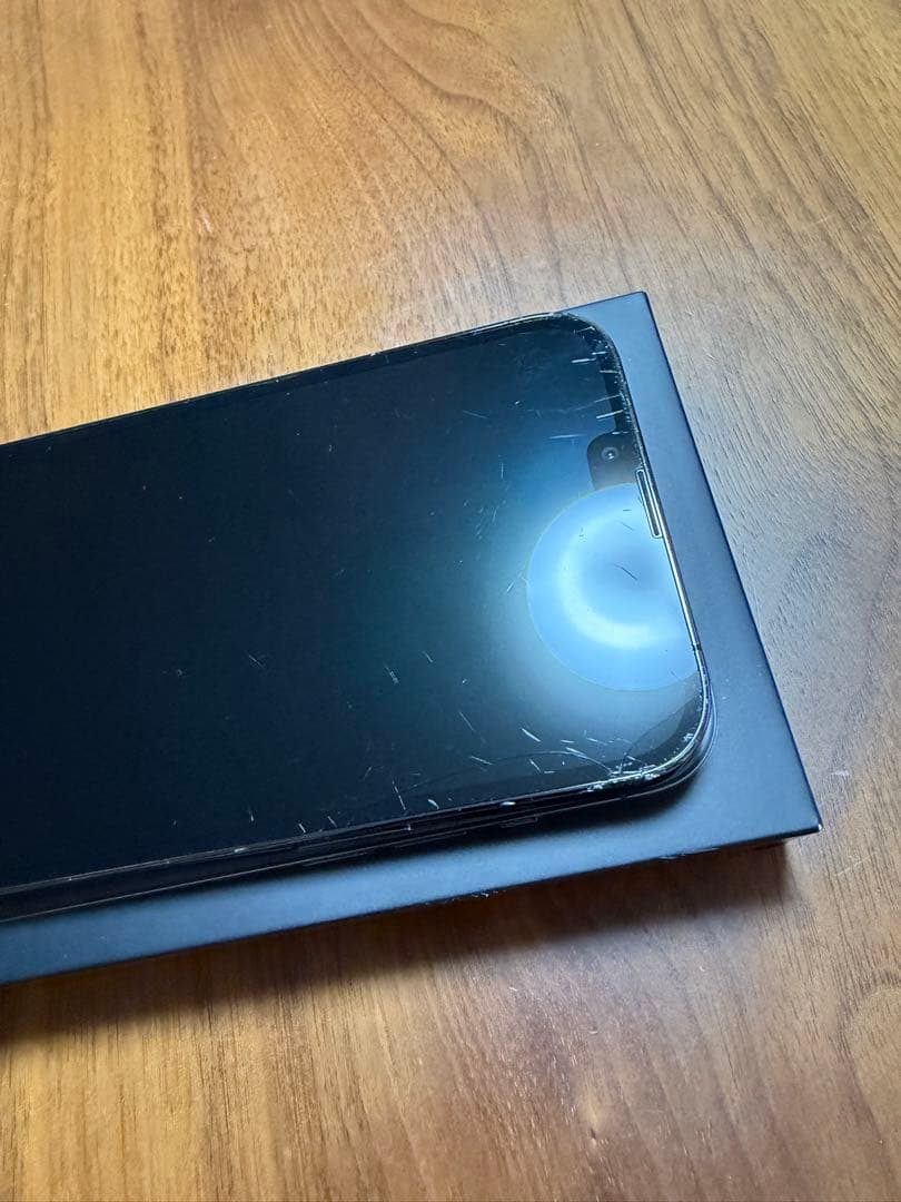 ナッカム(iPhone13Pro Max 1TB simフリー　画面割れ)