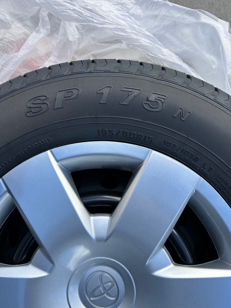 ハイエース　DX　標準ボディ　8型　新車外し　純正タイヤ　ホイール　4本セット