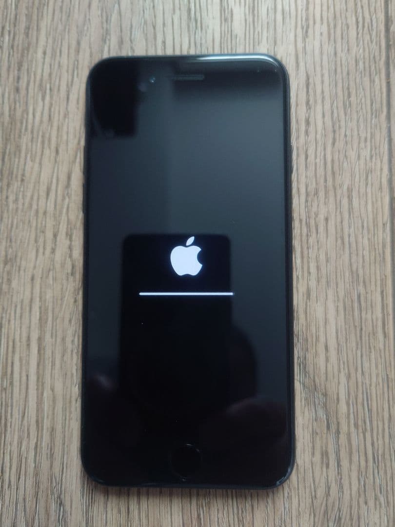 【中古】Apple iPhone SE2 (黒) 64GB