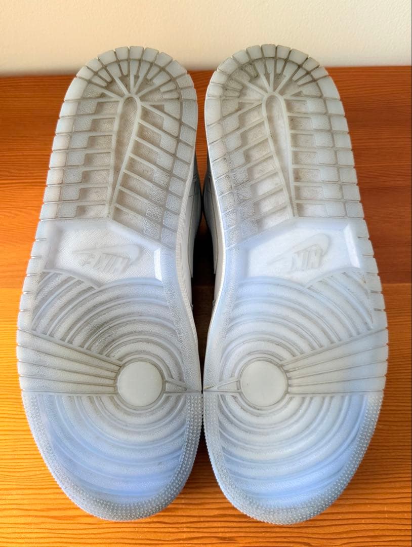 靴 Nike Women's Air Jordan 1 Low Wolf Grey