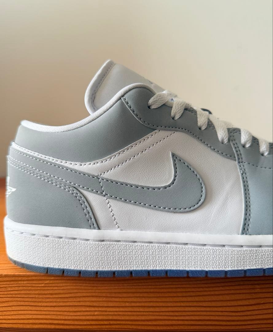 靴 Nike Women's Air Jordan 1 Low Wolf Grey