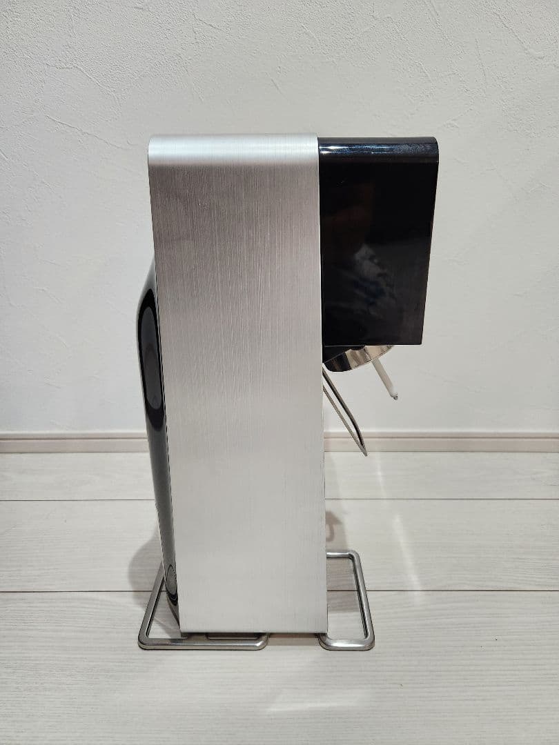 ソーダストリーム　炭酸水メーカー ブラック シルバー　箱あり　ボトル付き