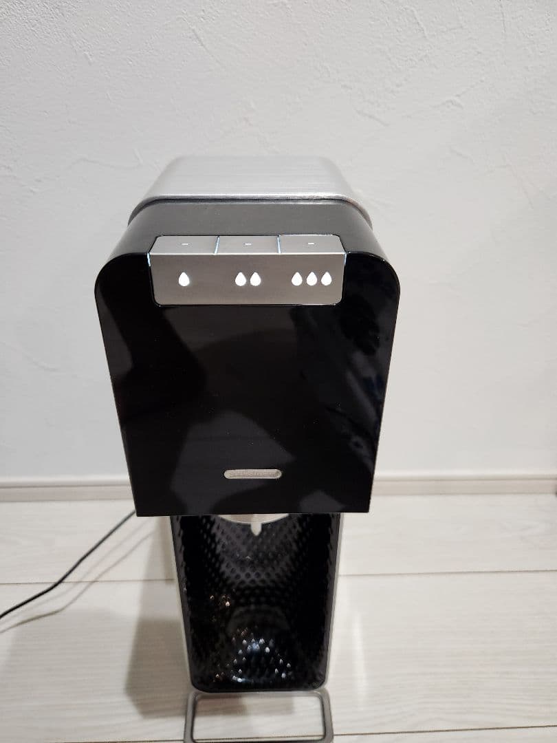 ソーダストリーム　炭酸水メーカー ブラック シルバー　箱あり　ボトル付き