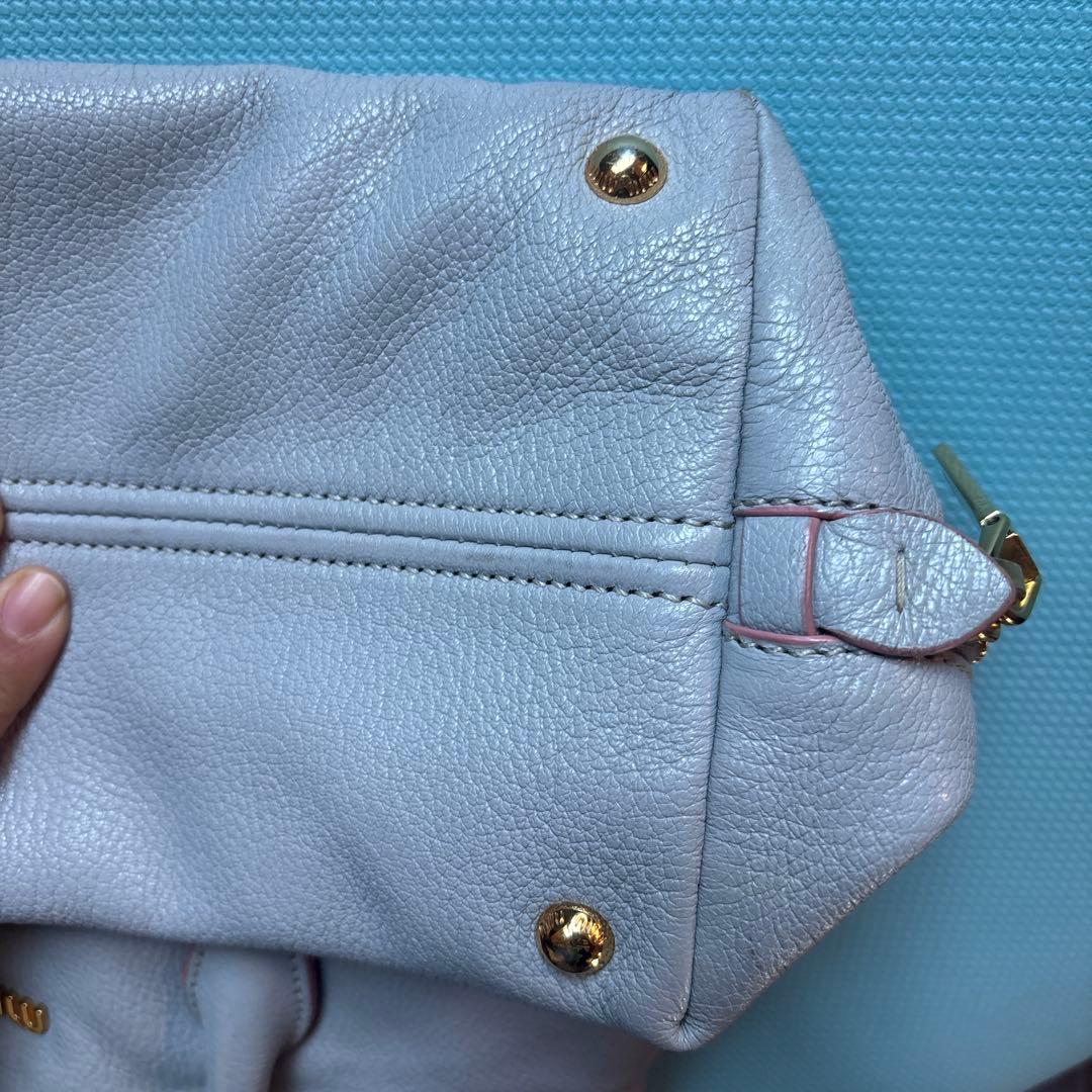 Miu Miu ライトグレー ハンドバッグ