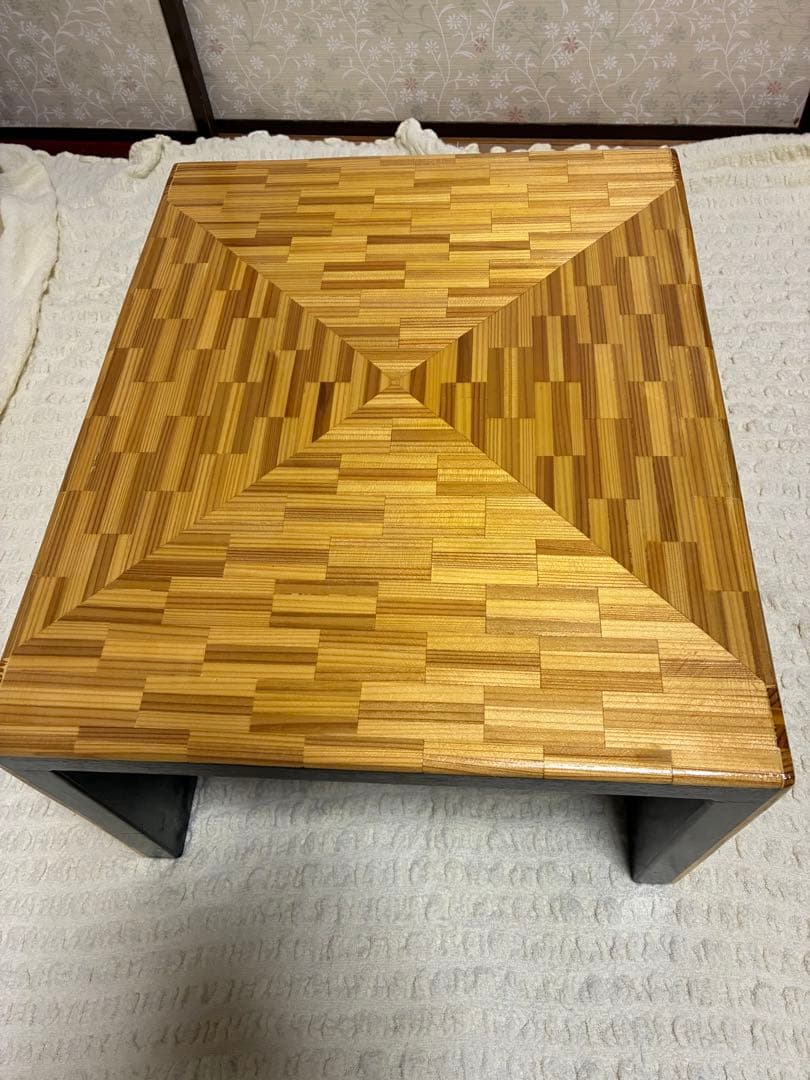 は*ね様 テーブルに。コの字にしてサイドテーブルに。