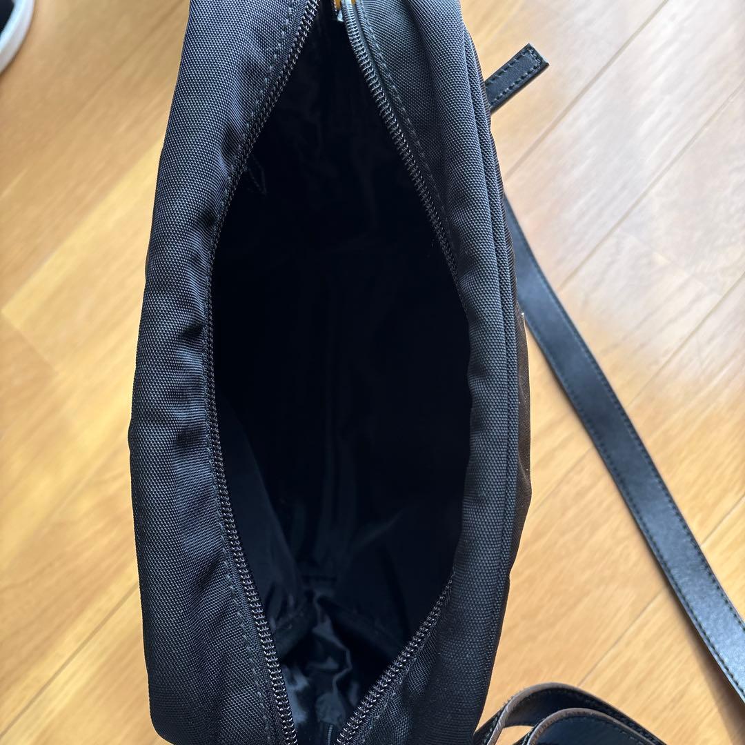 GUCCI ブラックナイロンショルダーバッグ