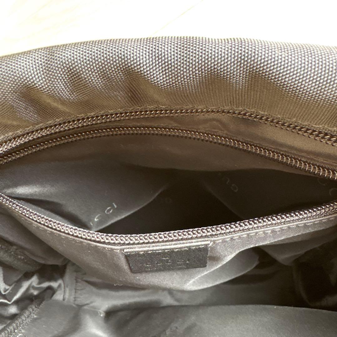 GUCCI ブラックナイロンショルダーバッグ