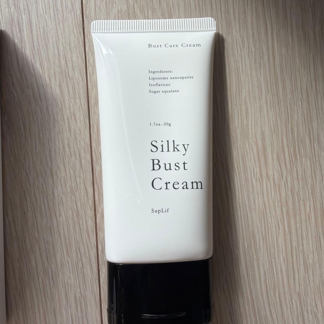 シルキー バストクリーム 50g 未開封品　3つ