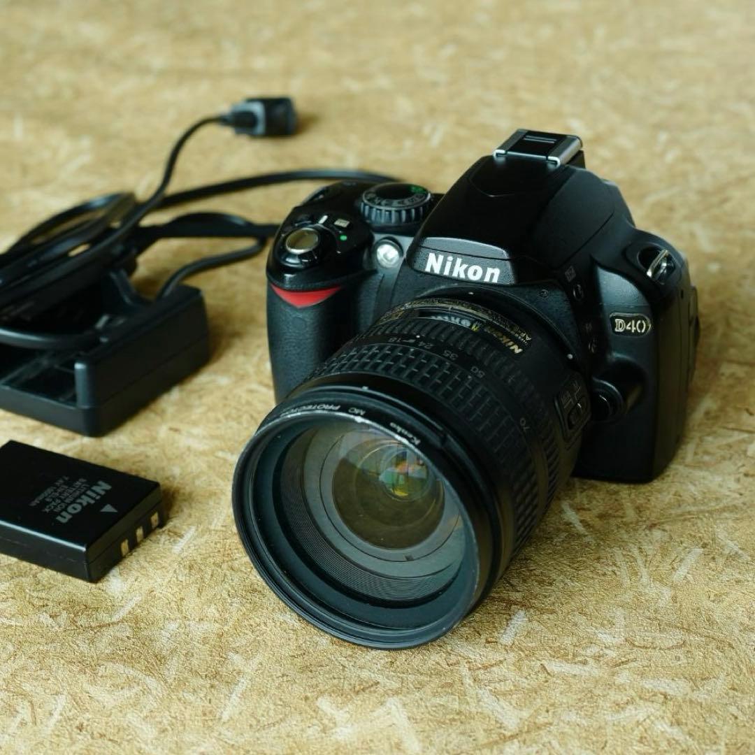 Nikon D40 デジタル一眼レフ + AF-S NIKKOR 18-70