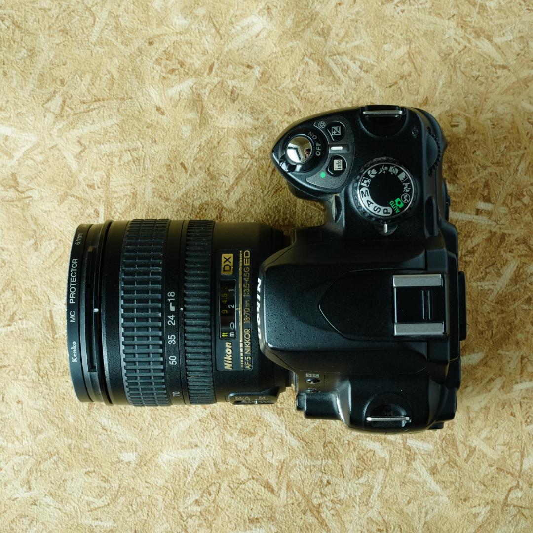 Nikon D40 デジタル一眼レフ + AF-S NIKKOR 18-70