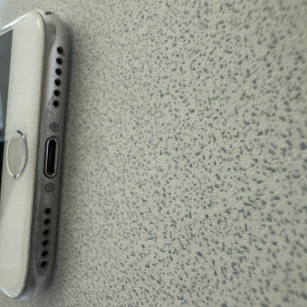 良品！Apple iPhone 8 本体 バッテリー84%