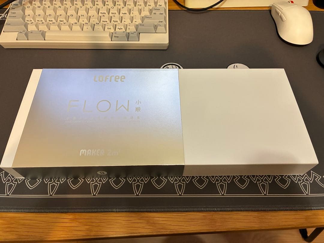 Lofree Flow 84-Key ロープロファイルキーボード