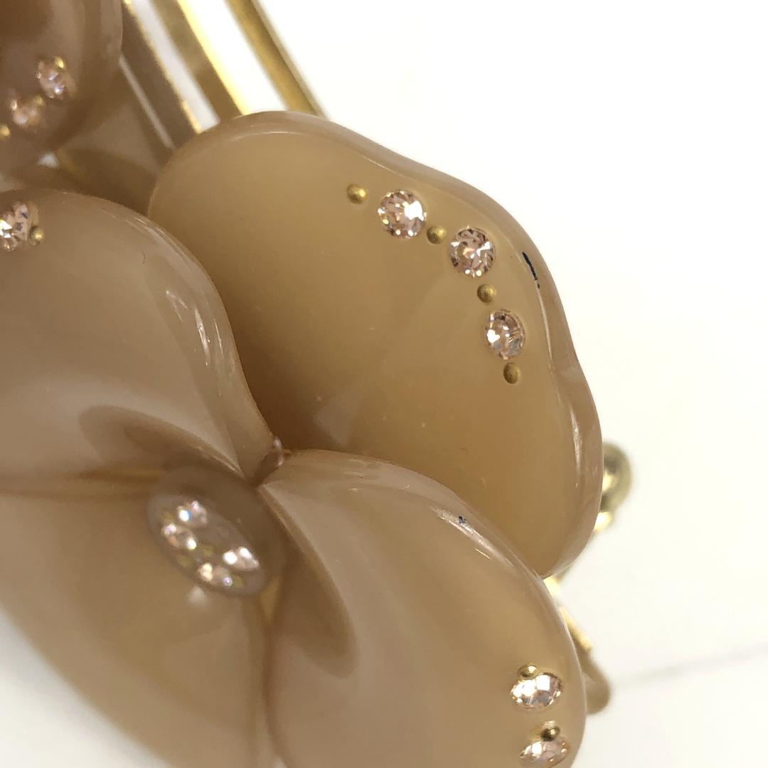 F10337 アレクサンドルドゥパリ バレッタ カメリア ストーン ベージュ