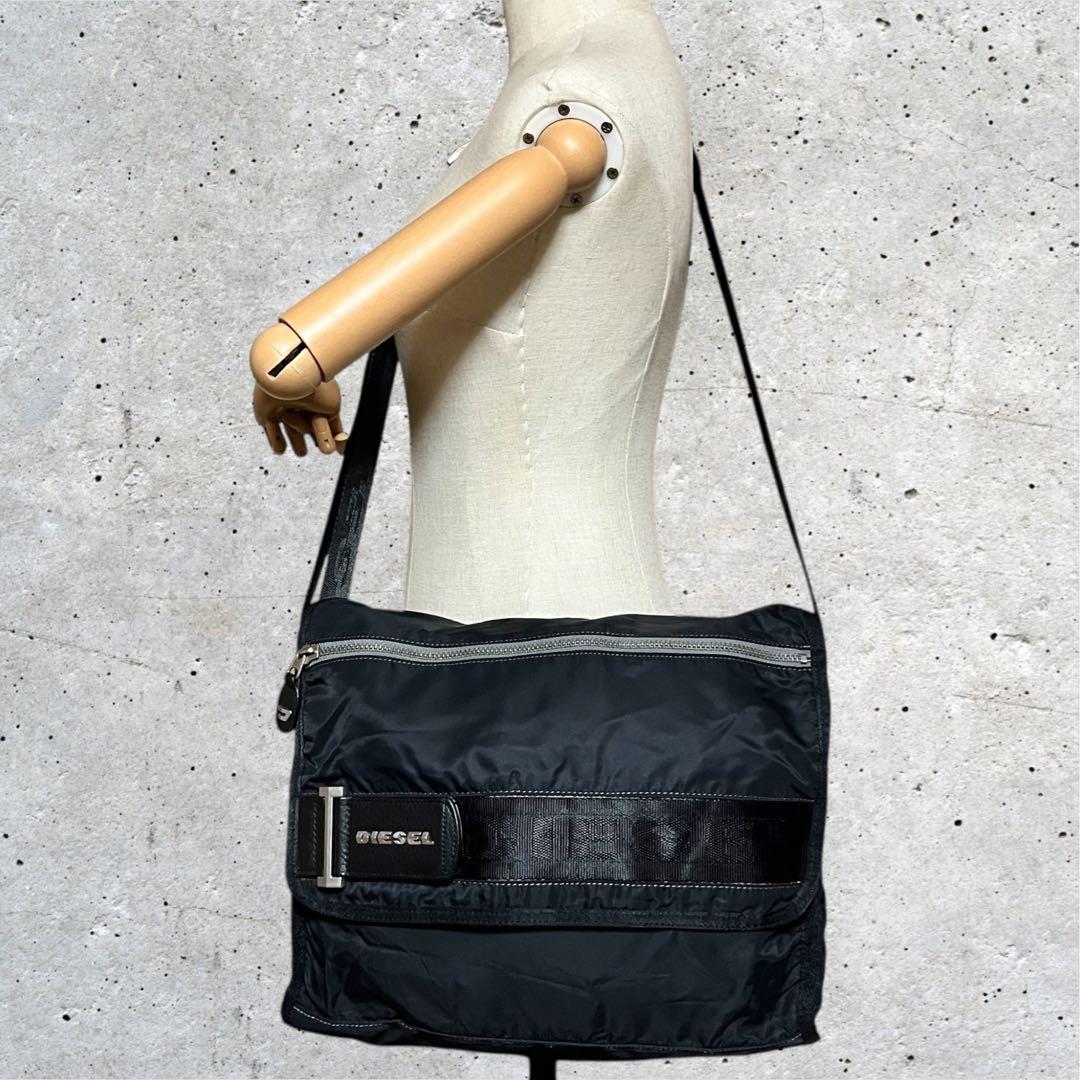 美品　ディーゼル　ショルダーバッグ　メッセンジャーバッグ　ナイロン　ネイビー