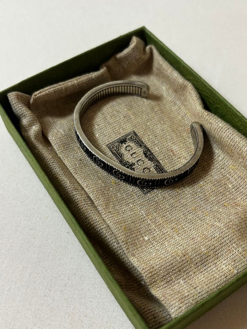 グッチ マーモント　GGロゴ バングル　カフブレスレット　925