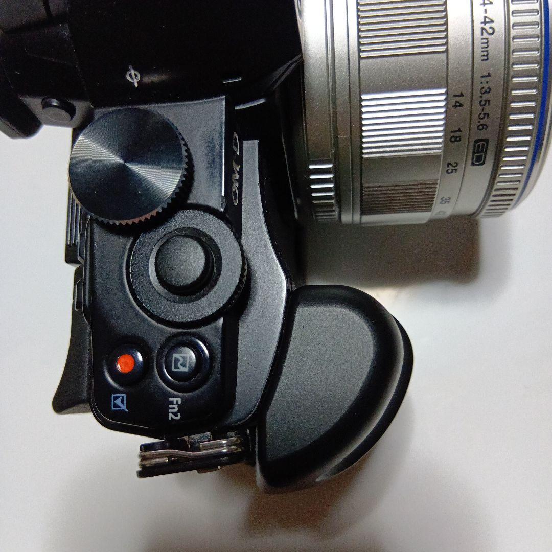 大幅値下げOLYMPUS OM-D ミラーレス一眼カメラレンズグリップ付元箱あり