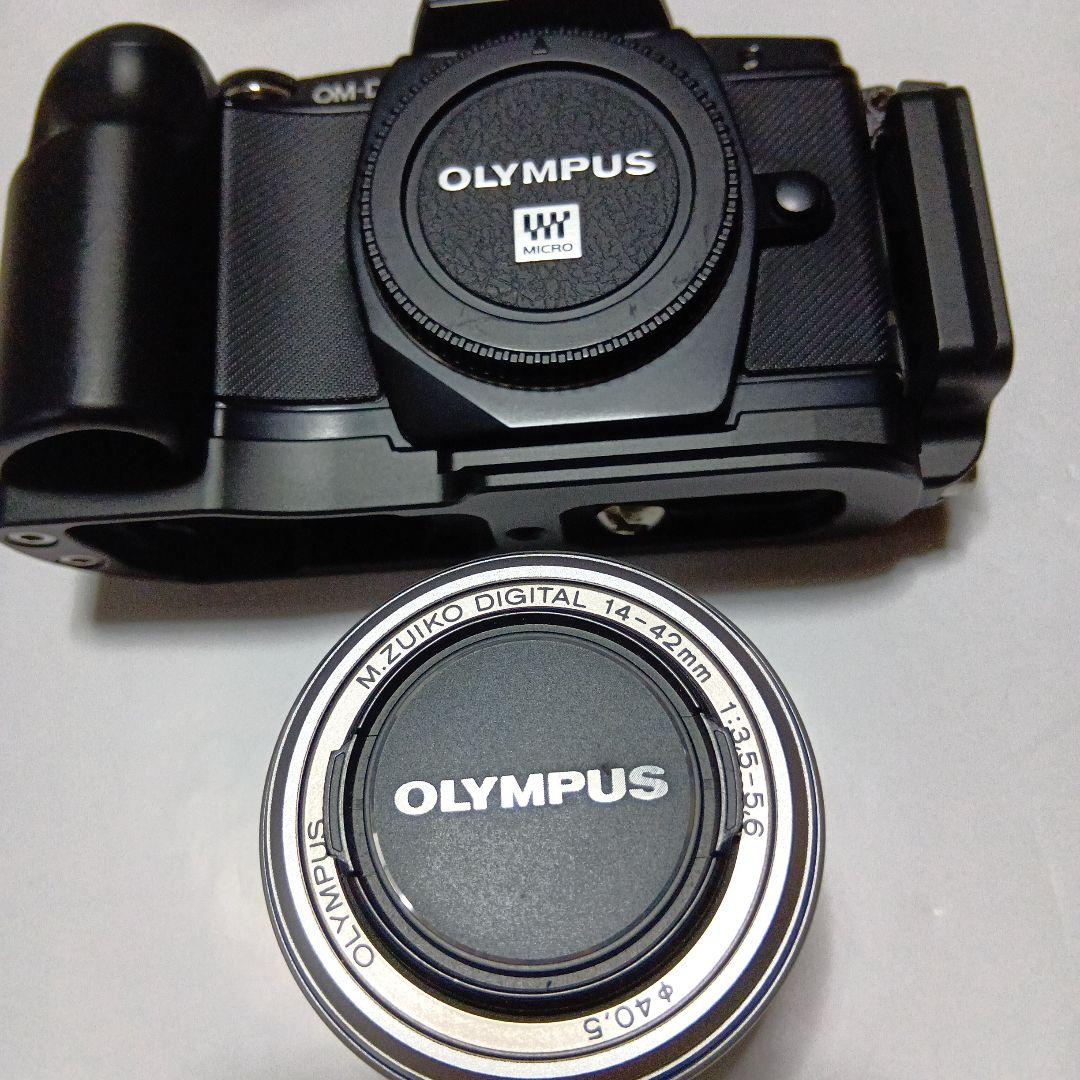大幅値下げOLYMPUS OM-D ミラーレス一眼カメラレンズグリップ付元箱あり