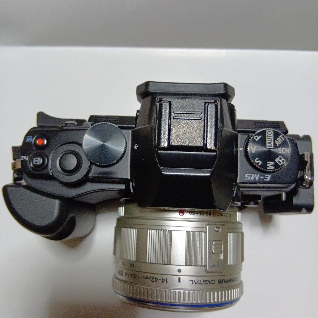 大幅値下げOLYMPUS OM-D ミラーレス一眼カメラレンズグリップ付元箱あり