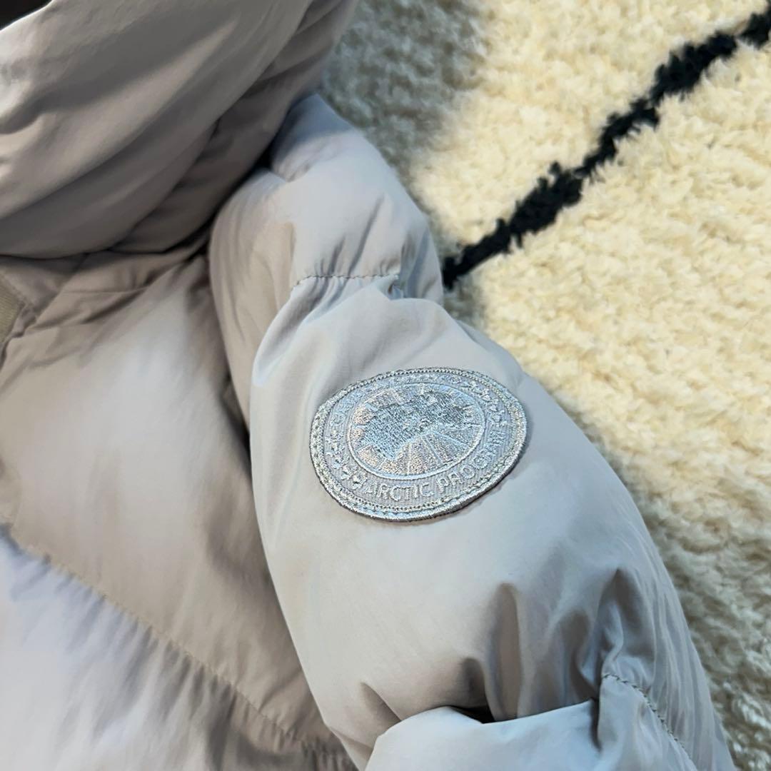   カナダグース　グレー ダウンジャケット フード付き