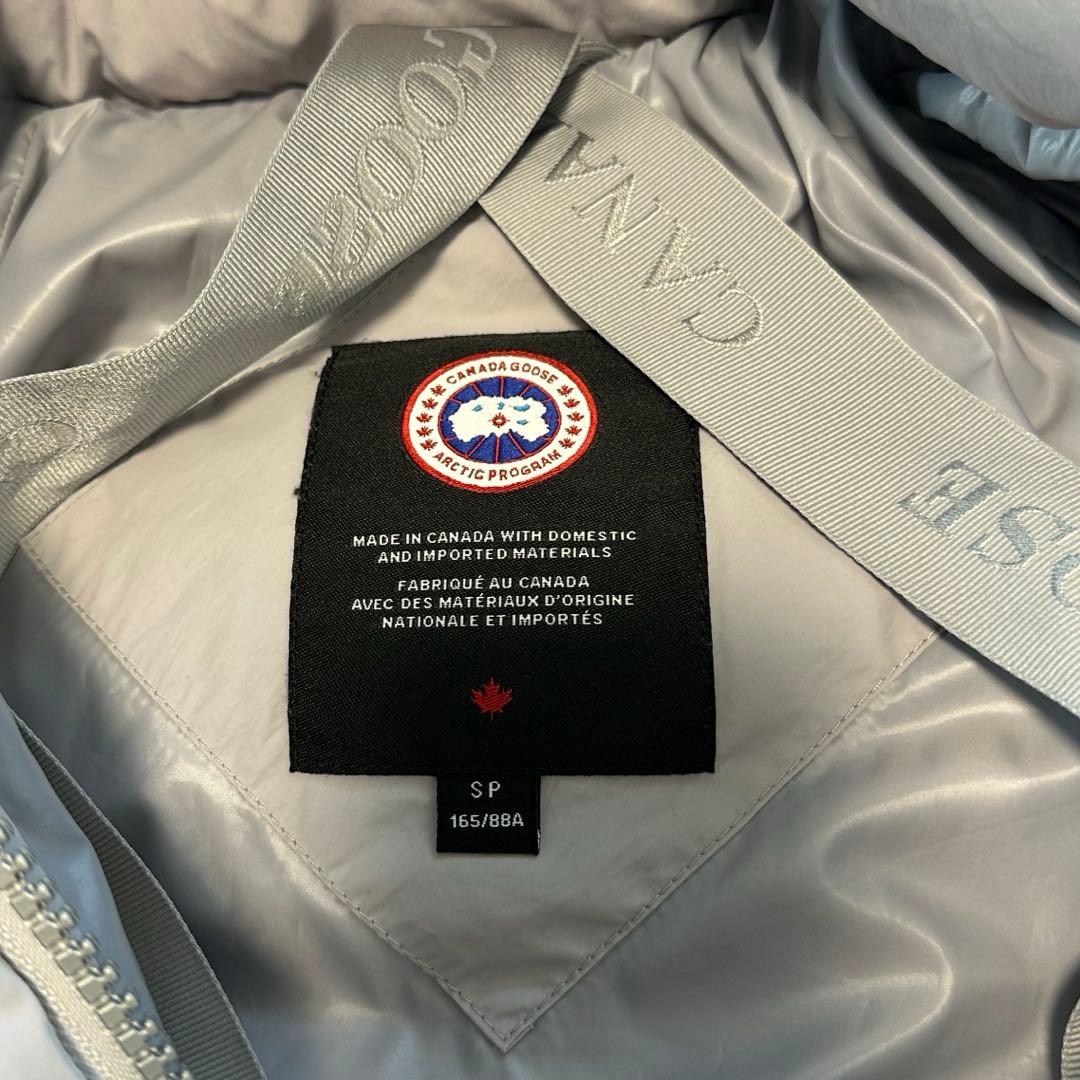   カナダグース　グレー ダウンジャケット フード付き