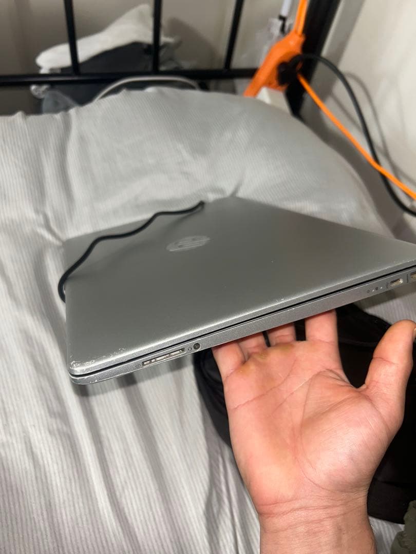 HP シルバー ノートPC スリムデザイン