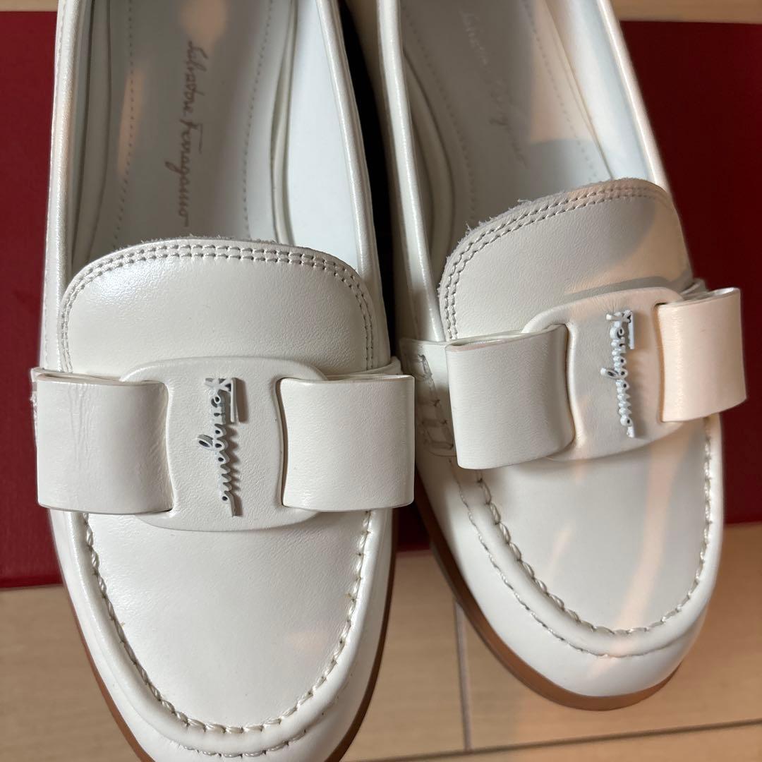 新品 Salvatore Ferragamoガンチーニ ローファー
