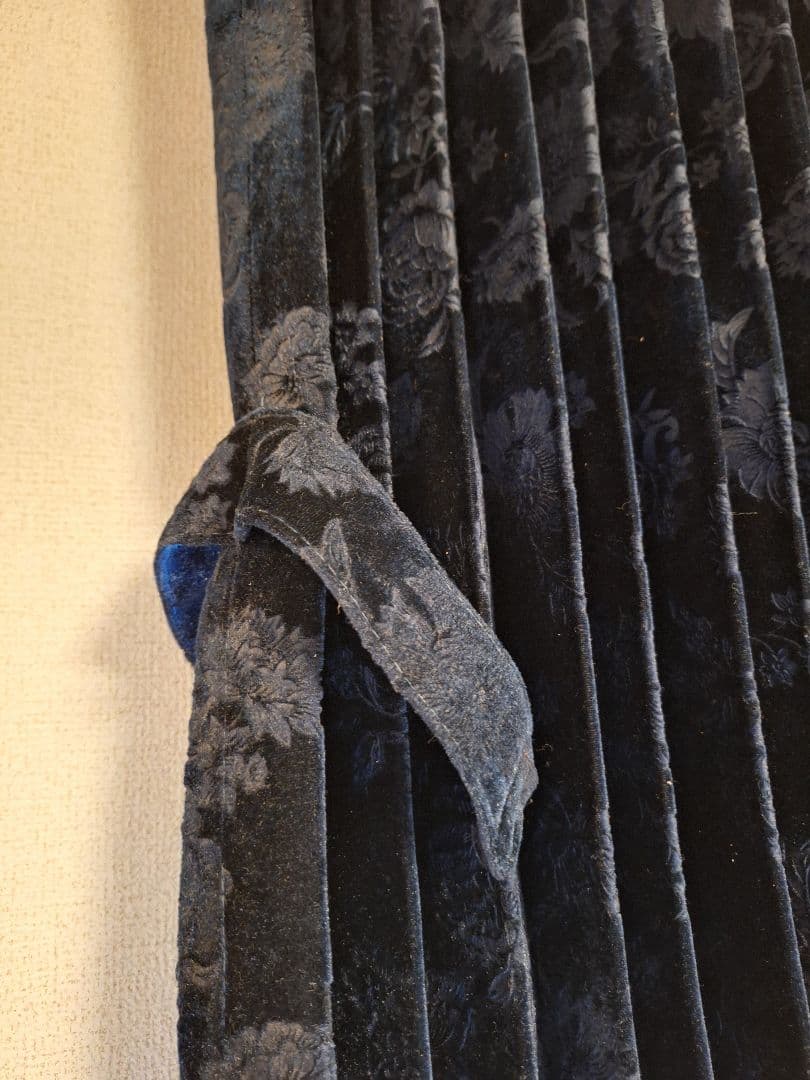 金華山仮眠カーテン【トラック用】ネイビーチンチラ風バラ柄2枚セット