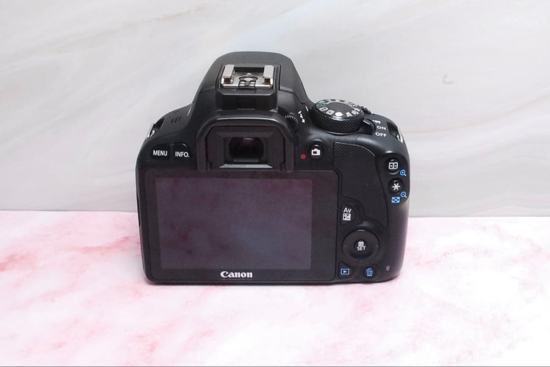 超軽量✨持ち運びにも便利✨Canon Kiss X7✨旅行にも最適✨