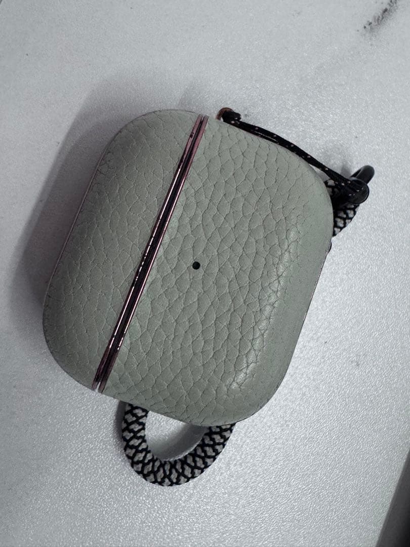 AirPods Pro 第二世代　ワイヤレスイヤホン　ライトニング ケース付き