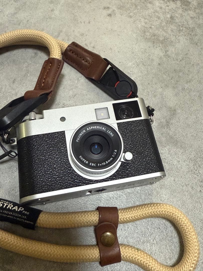 Fujifilm X-HALF シルバー ストラップつき 最終値下げ