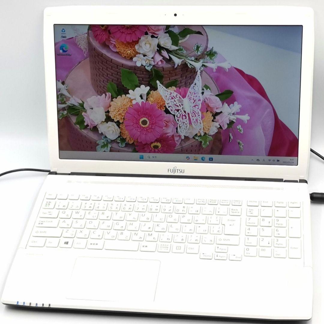 ホワイトカラー✨ Windows11 ノートパソコン 富士通 Webカメラ搭載！