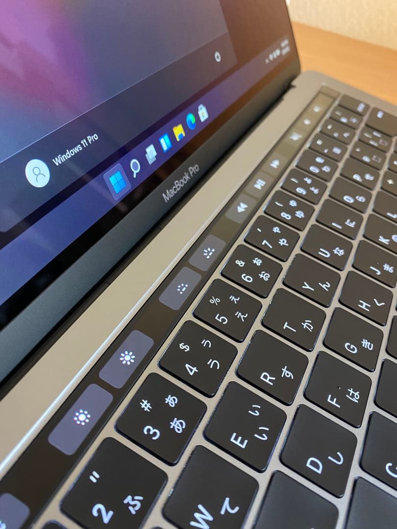 美品 MacBook Pro 13インチ 指紋認証、タッチパネル /箱有り