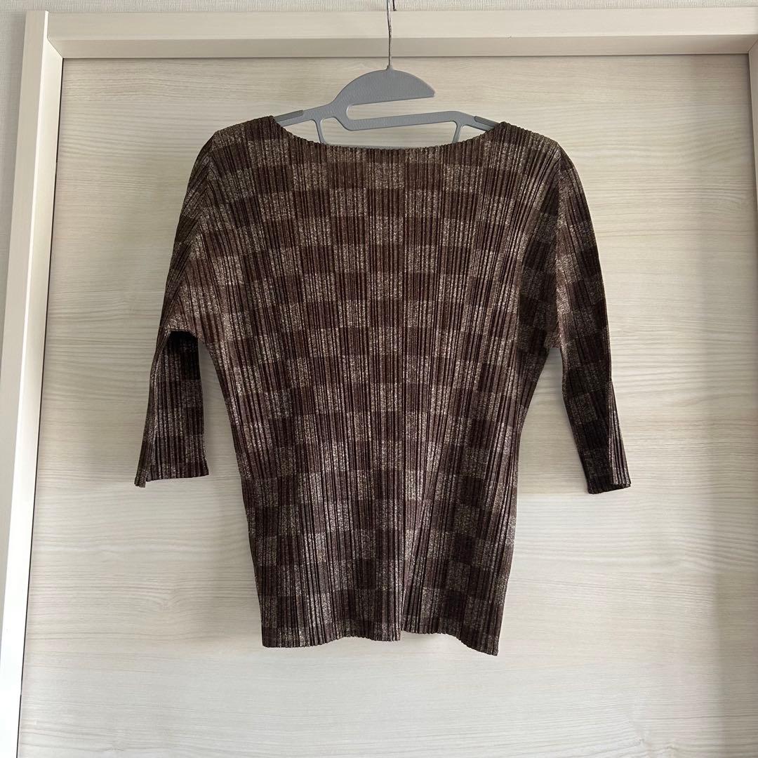 プリーツプリーズ　一松模様　ブロックチェック　ブラウン　トップス