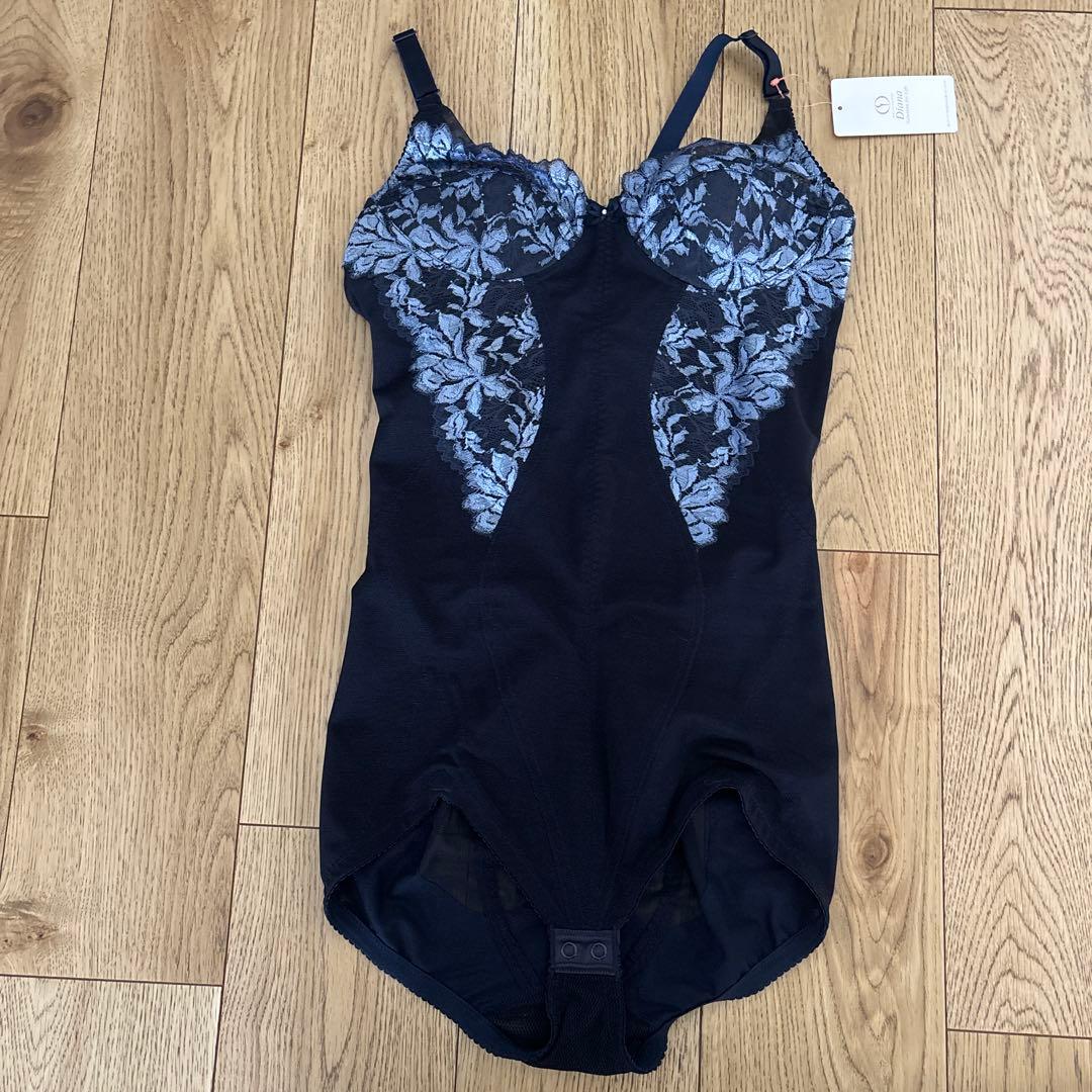 新品タグ付きダイアナボディスーツ