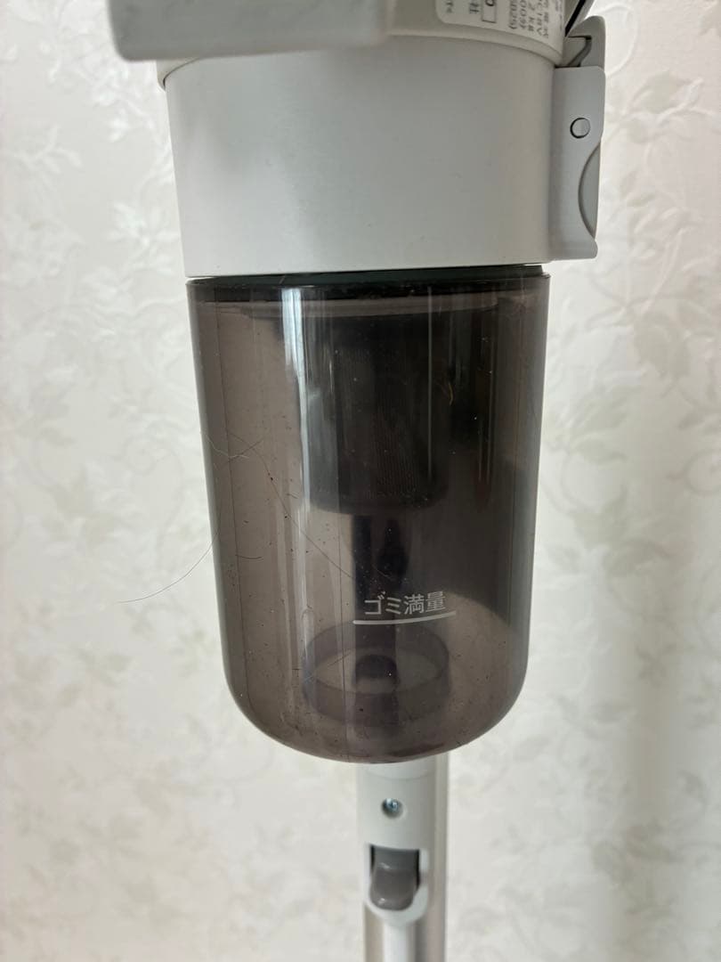 シャープ　充電式掃除機　EC-AR8-W