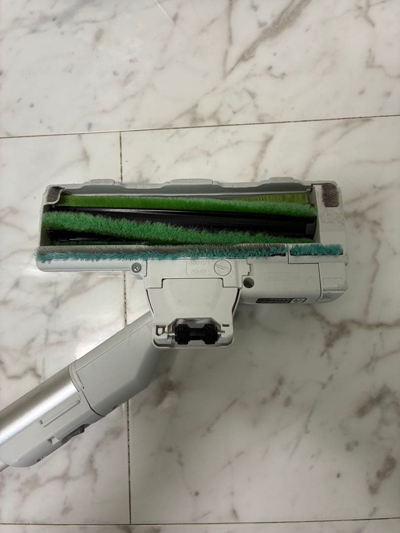 シャープ　充電式掃除機　EC-AR8-W