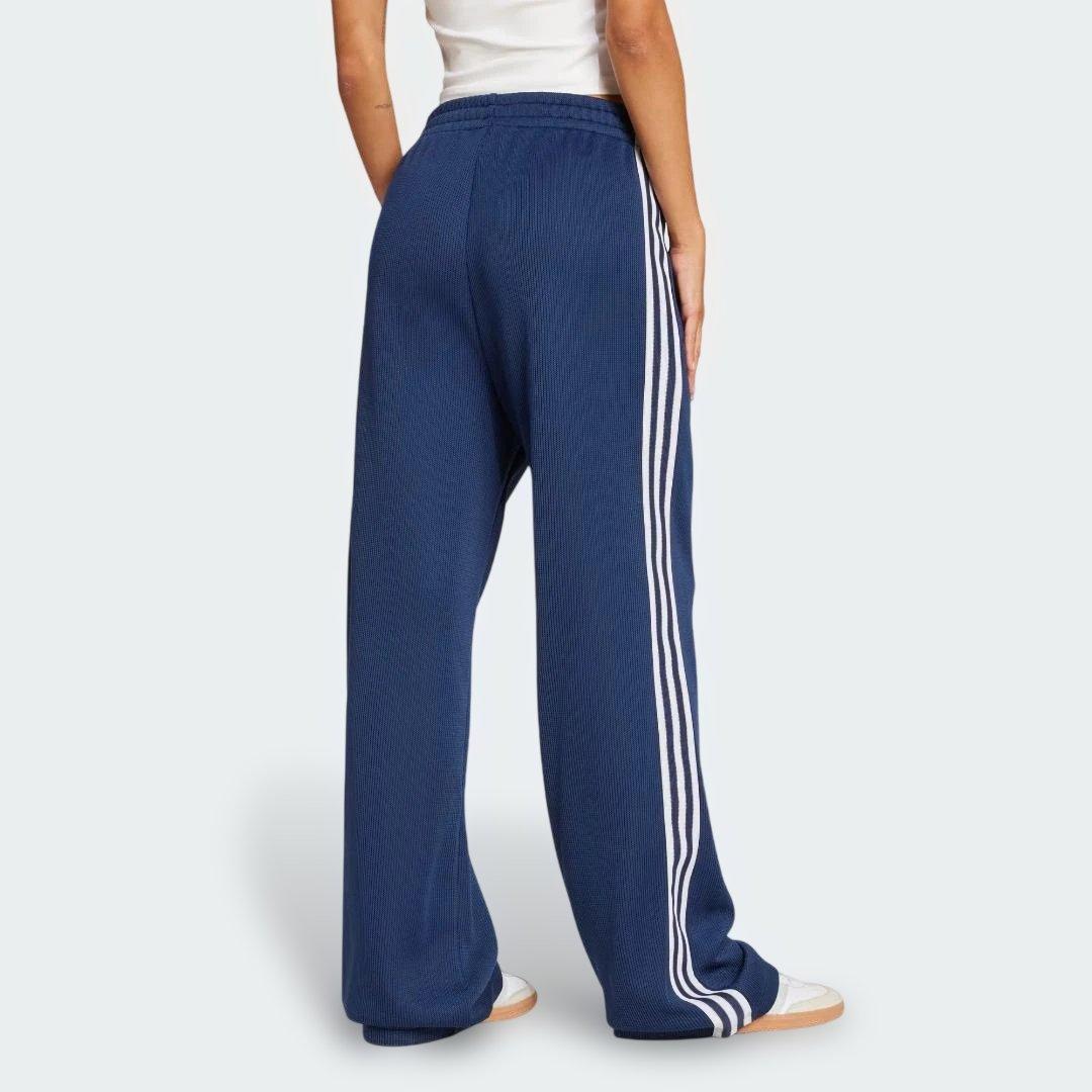 「あき」新品未使用品　Sサイズadidas 3ストライプ トラックパンツ