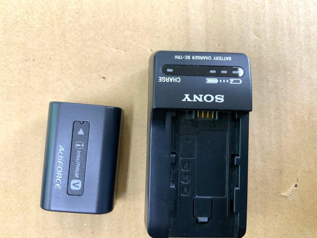 ソニー　デジタルビデオカメラ　バッテリーチャージャー付き！