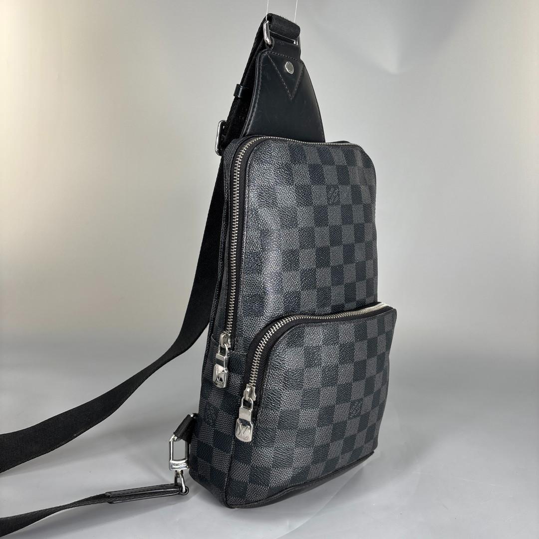 極美品 ルイヴィトン ダミエグラフィット アヴェニュー スリングバッグ ブラック